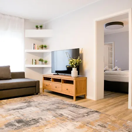 Apartment Bonquartier - Lux #2 Moderne, Stilvolle Mit Voll Ausgestatteter Kueche, Klimaanlage Und Parkplatz